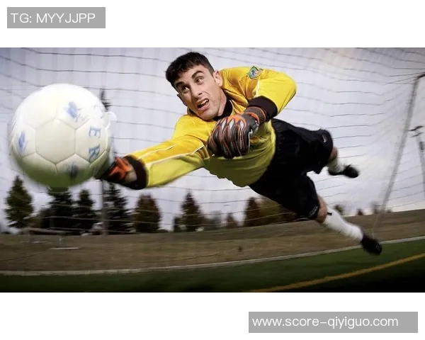 守门员在足球比赛中遭遇意外打脸瞬间引发的搞笑反应与精彩回放 守门员在足球比赛中遭遇意外打脸瞬间引发的搞笑反应与精彩回放