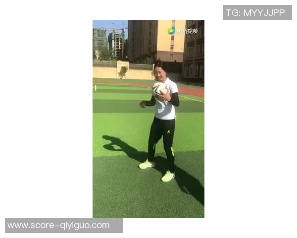 探索棒棒足球鞋的魅力与性能让每一次踢球都充满自信与激情 探索棒棒足球鞋的魅力与性能让每一次踢球都充满自信与激情